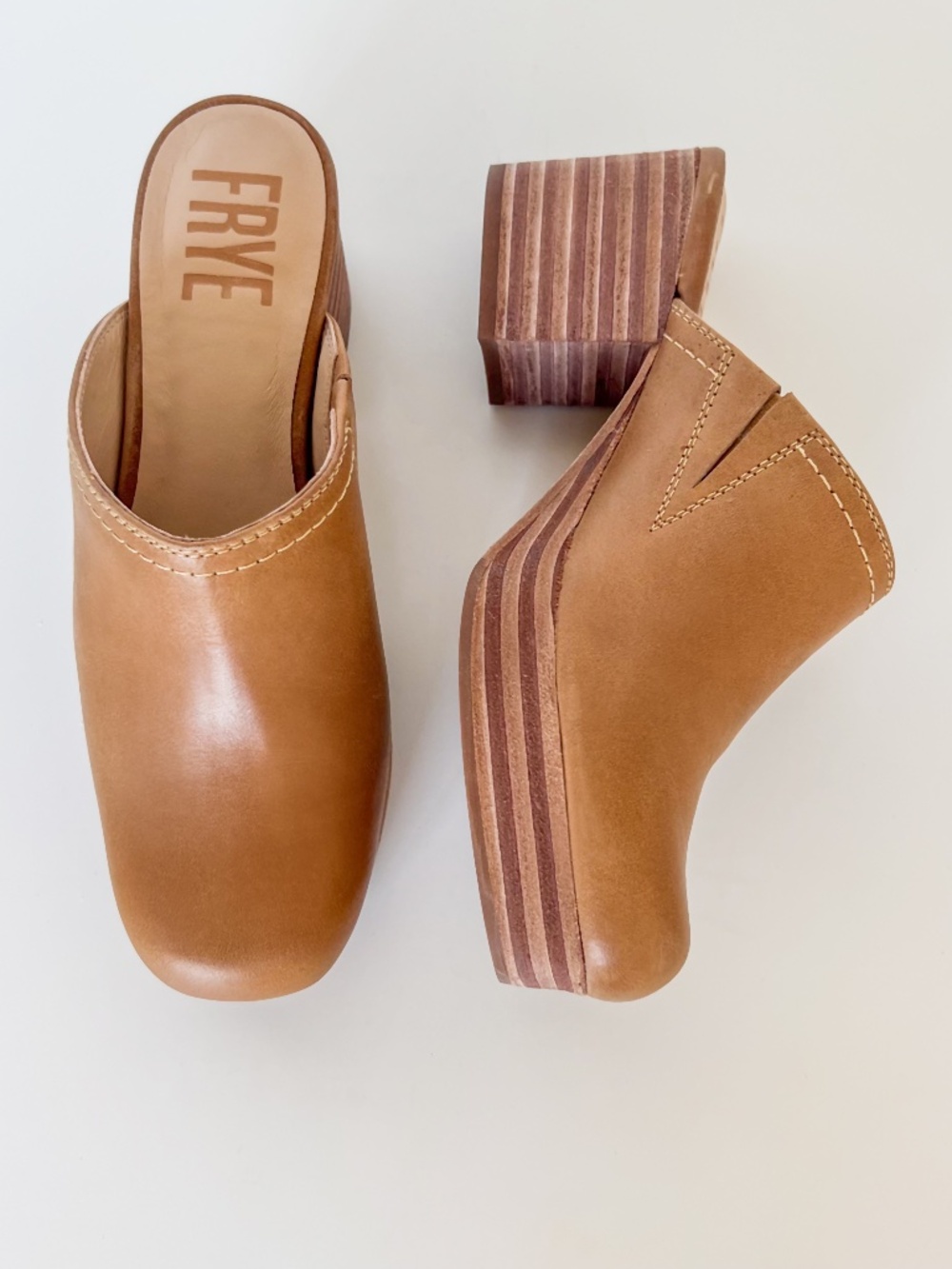 Frye Campus Block Heel Leather Clogs in Banana Leather. Size 7.5M.